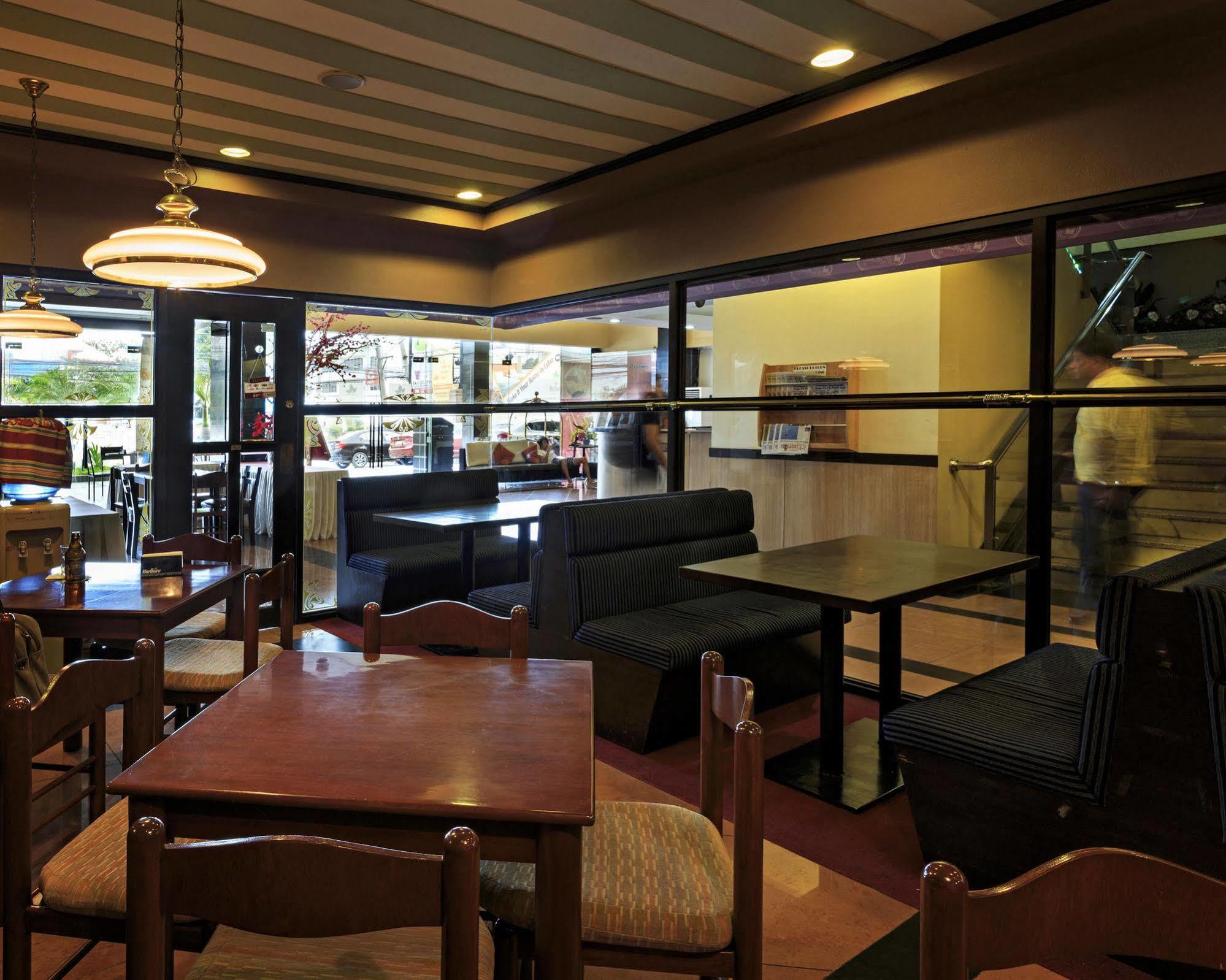 The Orchard Cebu Hotel & Suites Powered By Cocotel Мандау Сити Екстериор снимка